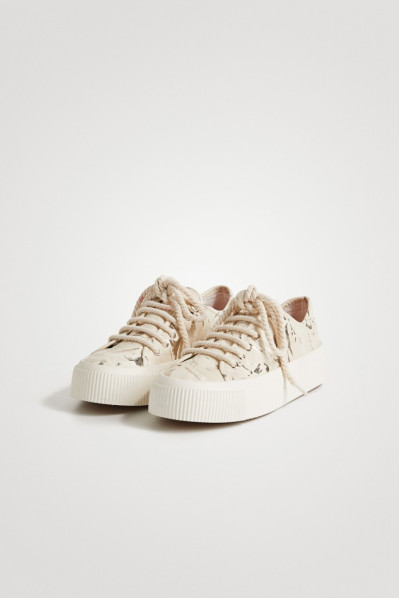 detail Desigual dámské boty 22SSKP21