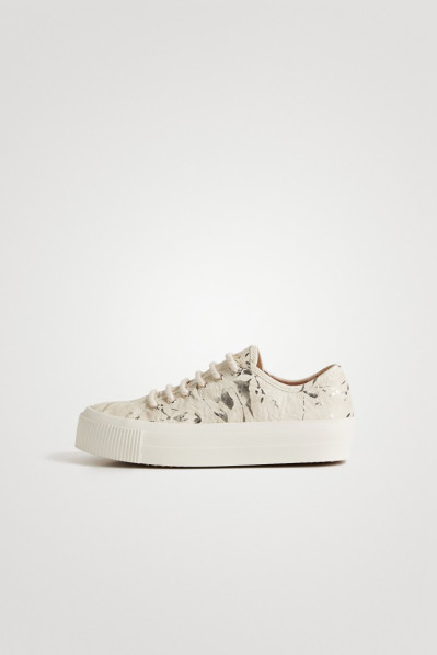 detail Desigual dámské boty 22SSKP21